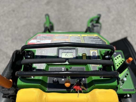 Image of John Deere Q820M equipment image 4