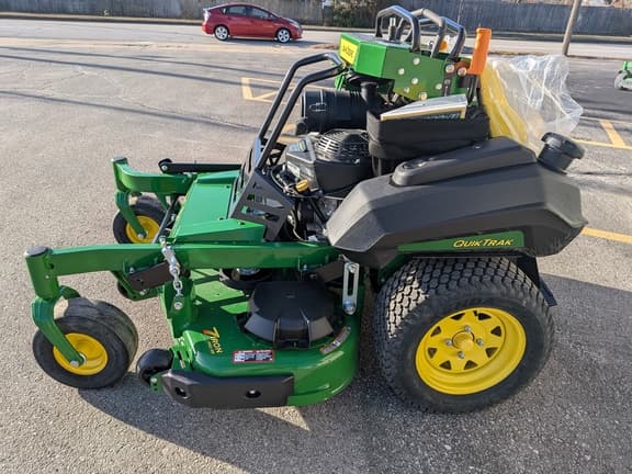 Image of John Deere Q820M equipment image 1