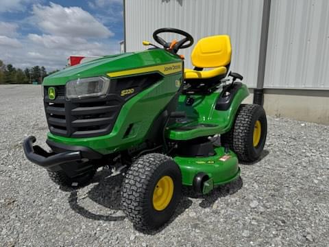 Image of John Deere S220 equipment image 2