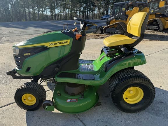 Image of John Deere S220 equipment image 1