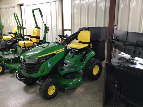 Image of John Deere S220 Image 0