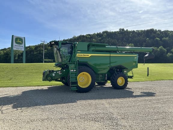 Image of John Deere S7 600 equipment image 1