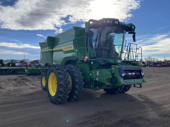 Image of John Deere S7 700 Primary image