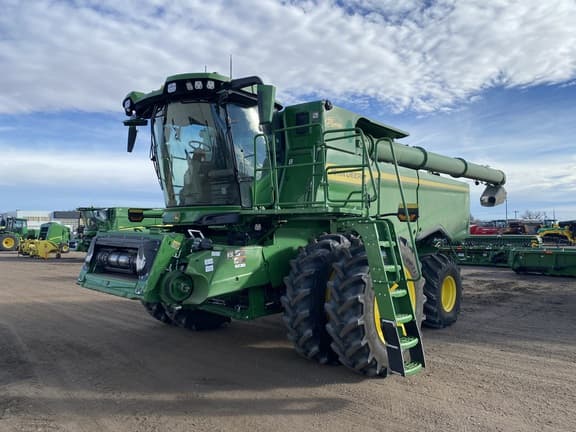 Image of John Deere S7 700 equipment image 2
