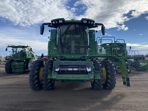 Image of John Deere S7 700 equipment image 1