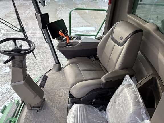 Image of John Deere S7 700 equipment image 1