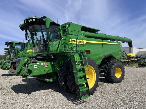 Image of John Deere S7 700 Image 0