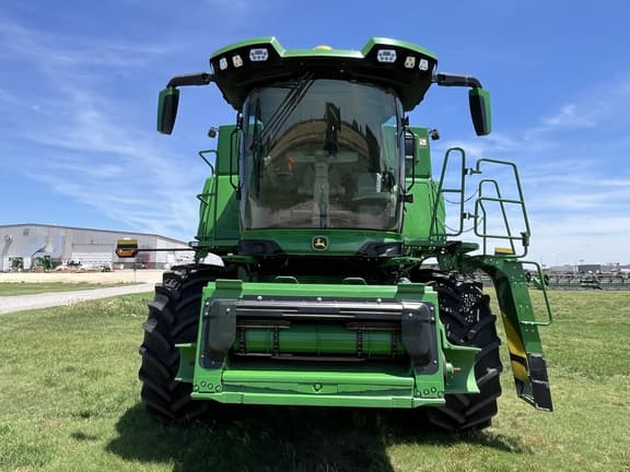 Image of John Deere S7 700 equipment image 3
