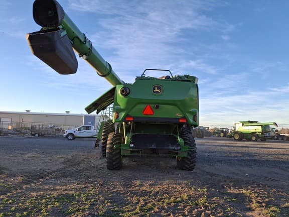 Image of John Deere S7 700 equipment image 4
