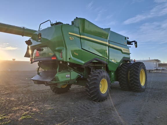 Image of John Deere S7 700 equipment image 2