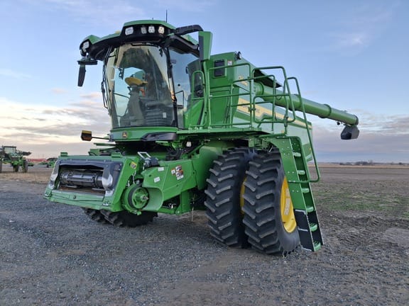 2025 John Deere S7 700 Equipment Image0