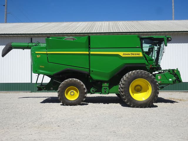 Image of John Deere S7 700 equipment image 3