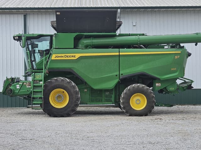 Image of John Deere S7 700 equipment image 1