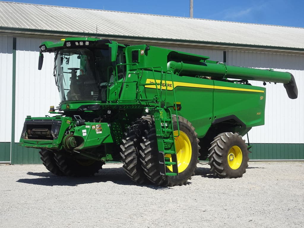 Image of John Deere S7 700 Primary image