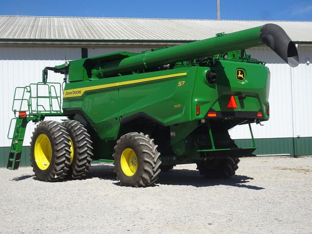 Image of John Deere S7 700 equipment image 4