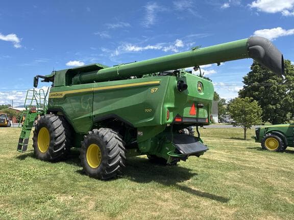 Image of John Deere S7 700 equipment image 1