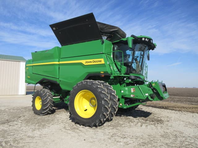 Image of John Deere S7 700 equipment image 2
