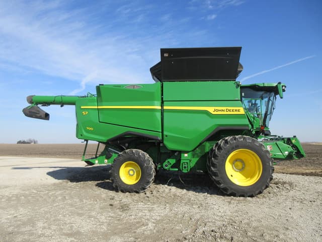Image of John Deere S7 700 equipment image 3