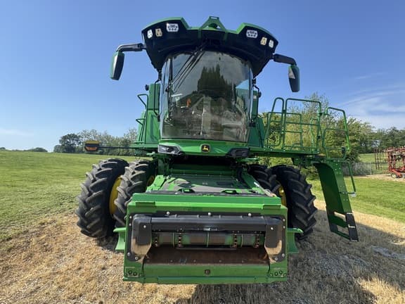 Image of John Deere S7 700 equipment image 4