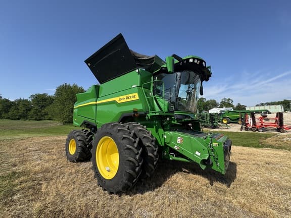 Image of John Deere S7 700 Primary image