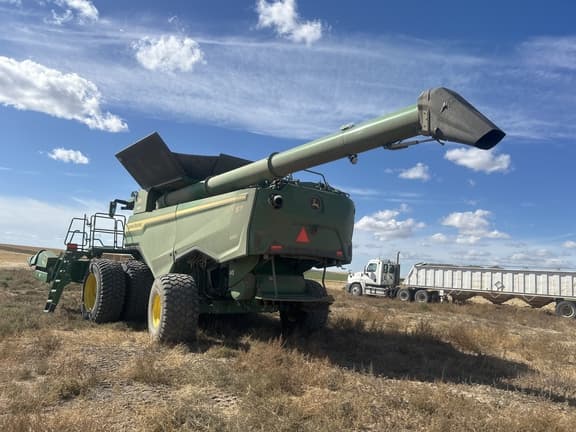 Image of John Deere S7 800 equipment image 1