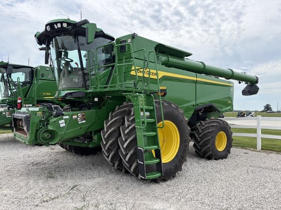 Image of John Deere S7 800 equipment image 1
