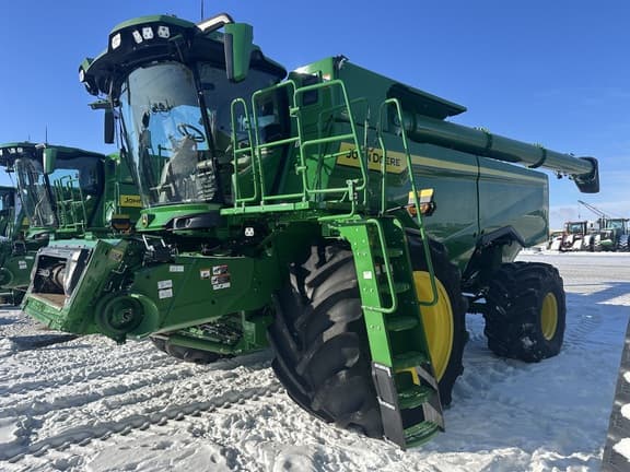 Image of John Deere S7 800 equipment image 1