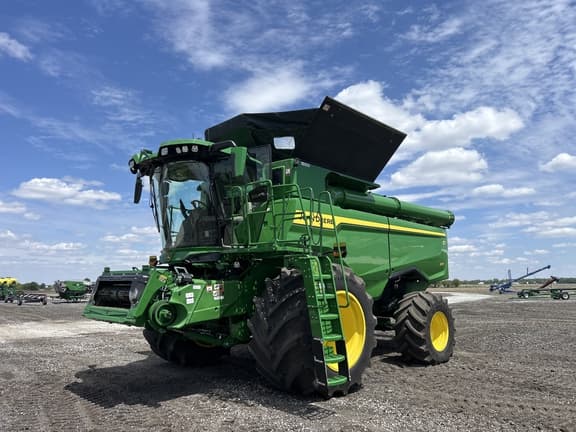 Image of John Deere S7 800 equipment image 1