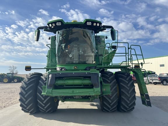 Image of John Deere S7 800 equipment image 1