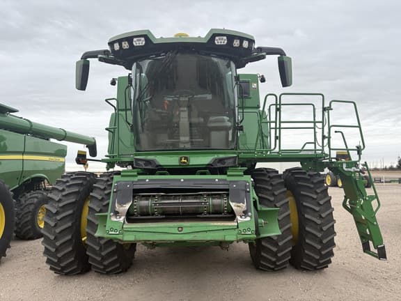 Image of John Deere S7 800 equipment image 1