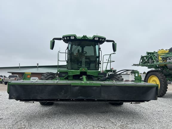 Image of John Deere W235 equipment image 1