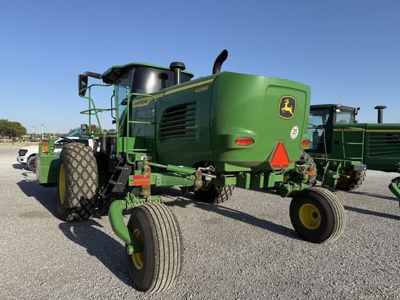 Image of John Deere W235R equipment image 2