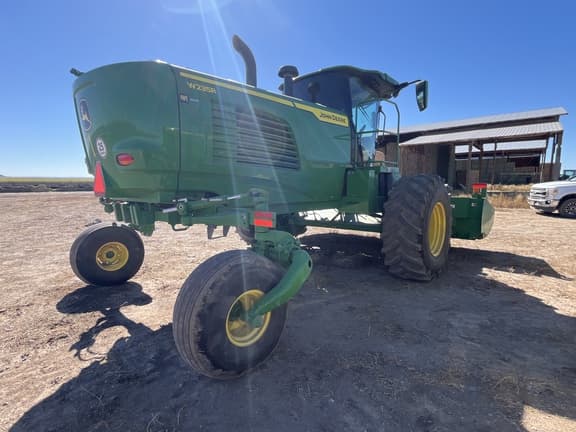 Image of John Deere W235R equipment image 4