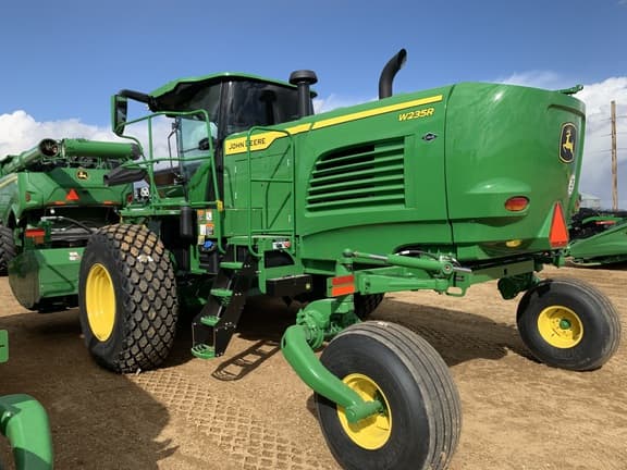 Image of John Deere W235R equipment image 3