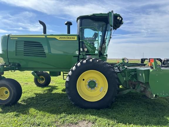 Image of John Deere W235R equipment image 1