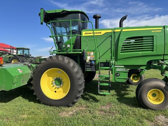 Image of John Deere W235R Primary image