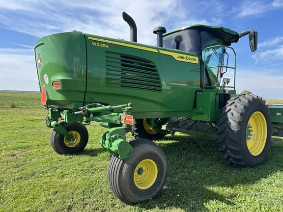 Image of John Deere W235R equipment image 4