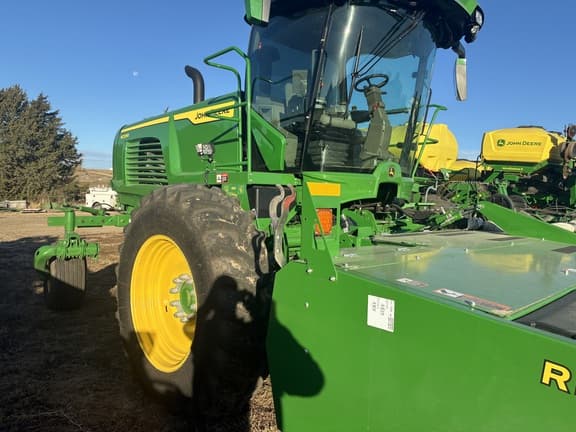 Image of John Deere W235R equipment image 4