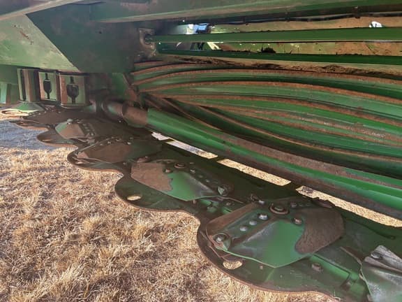 Image of John Deere W235R equipment image 4