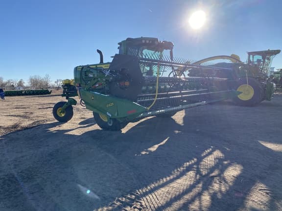 Image of John Deere W235R equipment image 3