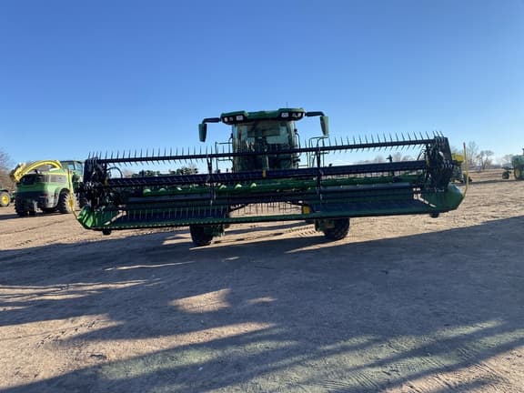 Image of John Deere W235R equipment image 2