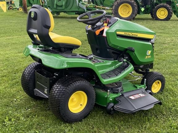 Image of John Deere X330 equipment image 2