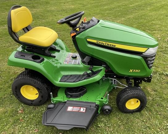 Image of John Deere X330 equipment image 3