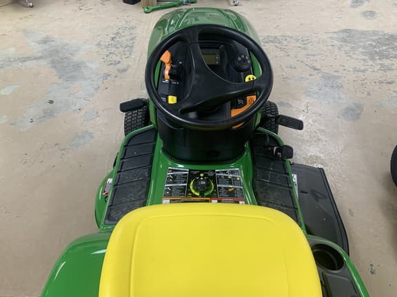 Image of John Deere X330 equipment image 3