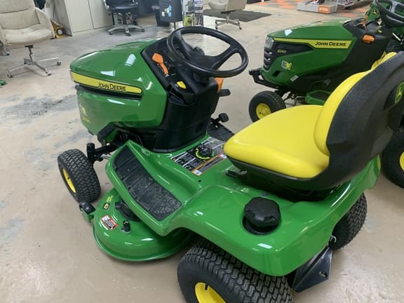 Image of John Deere X330 equipment image 1