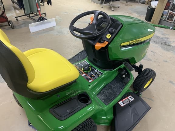 Image of John Deere X330 equipment image 4