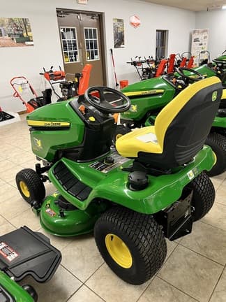 Image of John Deere X370 equipment image 3