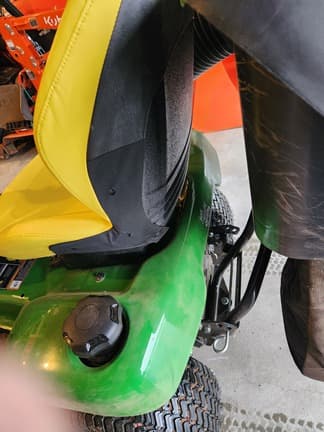 Image of John Deere X370 equipment image 3