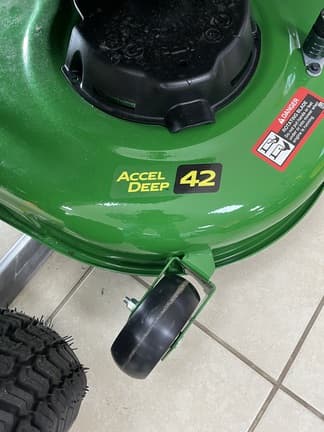 Image of John Deere X370 equipment image 1