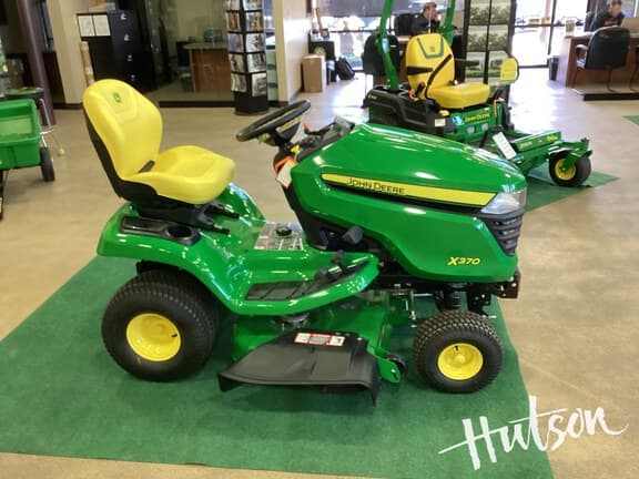 Image of John Deere X370 equipment image 2